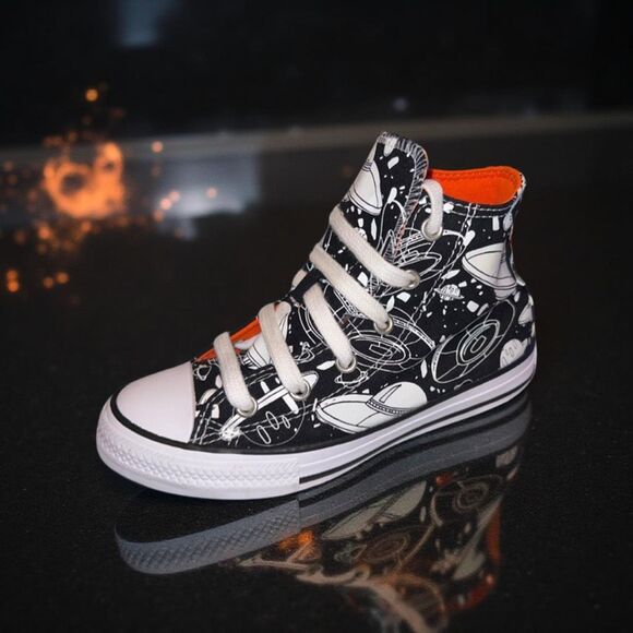 Kids Converse Chuck Taylor All Star Space Canvas Shoes White/Black Size 1 - Picture 1 of 11